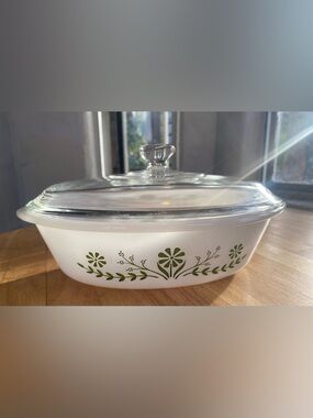 Green Daisy-Spring Blossom-Primrose Dream Casserole Dish #J2352 w/ TOP Glasbake